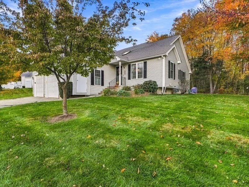 Condominium at 81 Country Squire Rd # 81, Uxbridge MA 01569, photo 2 of 35
