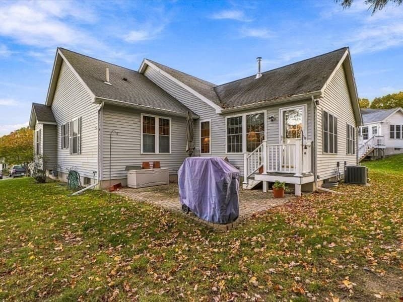 Condominium at 81 Country Squire Rd # 81, Uxbridge MA 01569, photo 34 of 35