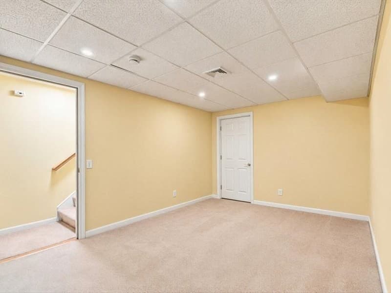 Condominium at 81 Country Squire Rd # 81, Uxbridge MA 01569, photo 31 of 35