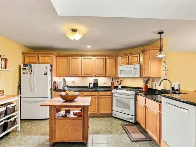 Condominium at 81 Country Squire Rd # 81, Uxbridge MA 01569, photo 8 of 35