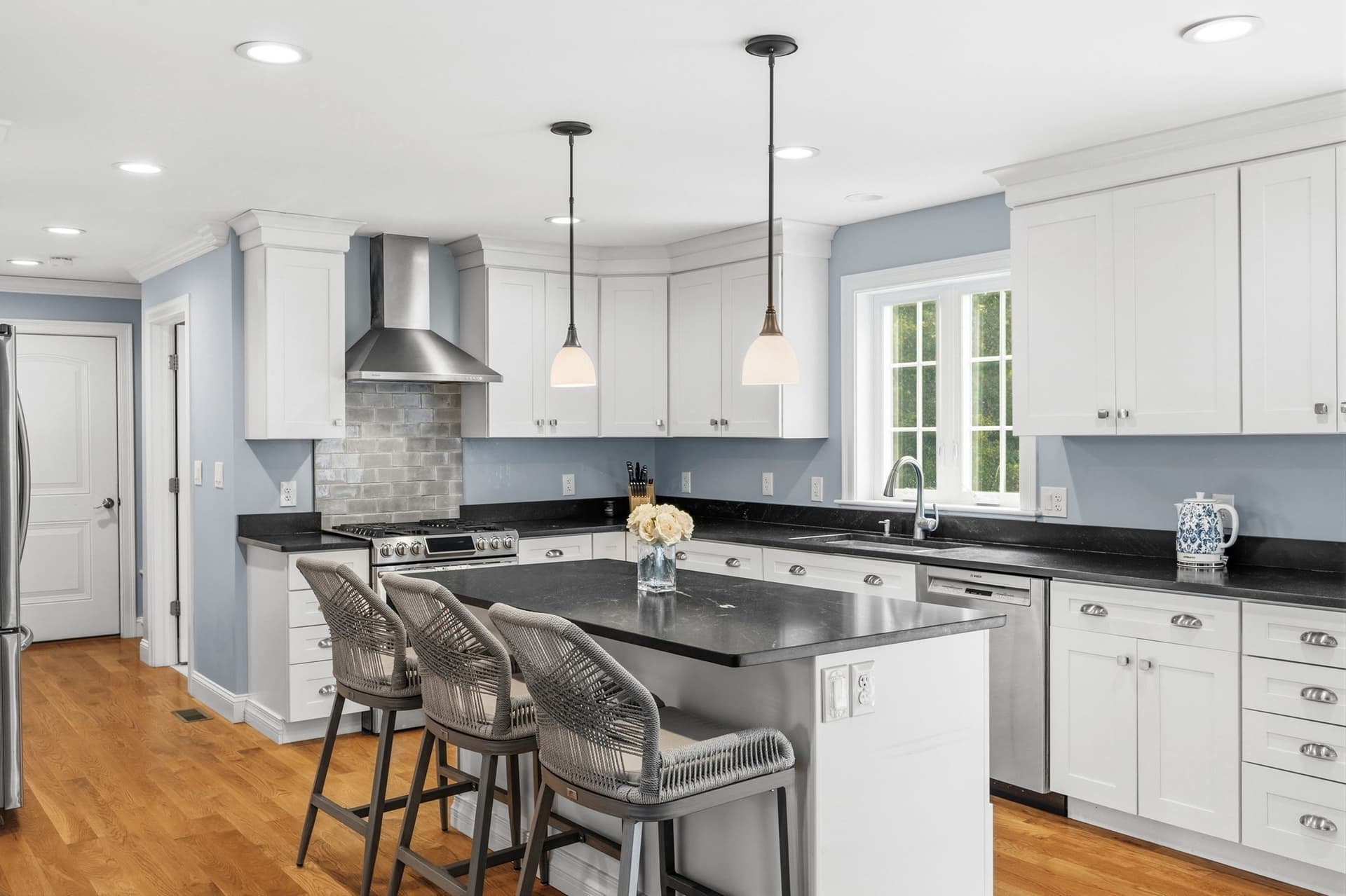 Single Family Residence at 10 Wood Hollow, Hanover MA 02339, photo 6 of 34