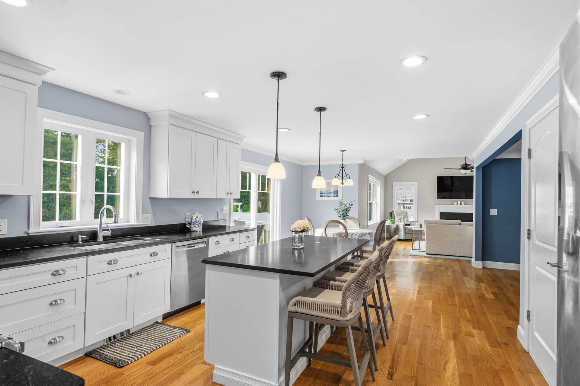 Single Family Residence at 10 Wood Hollow, Hanover MA 02339, photo 8 of 34