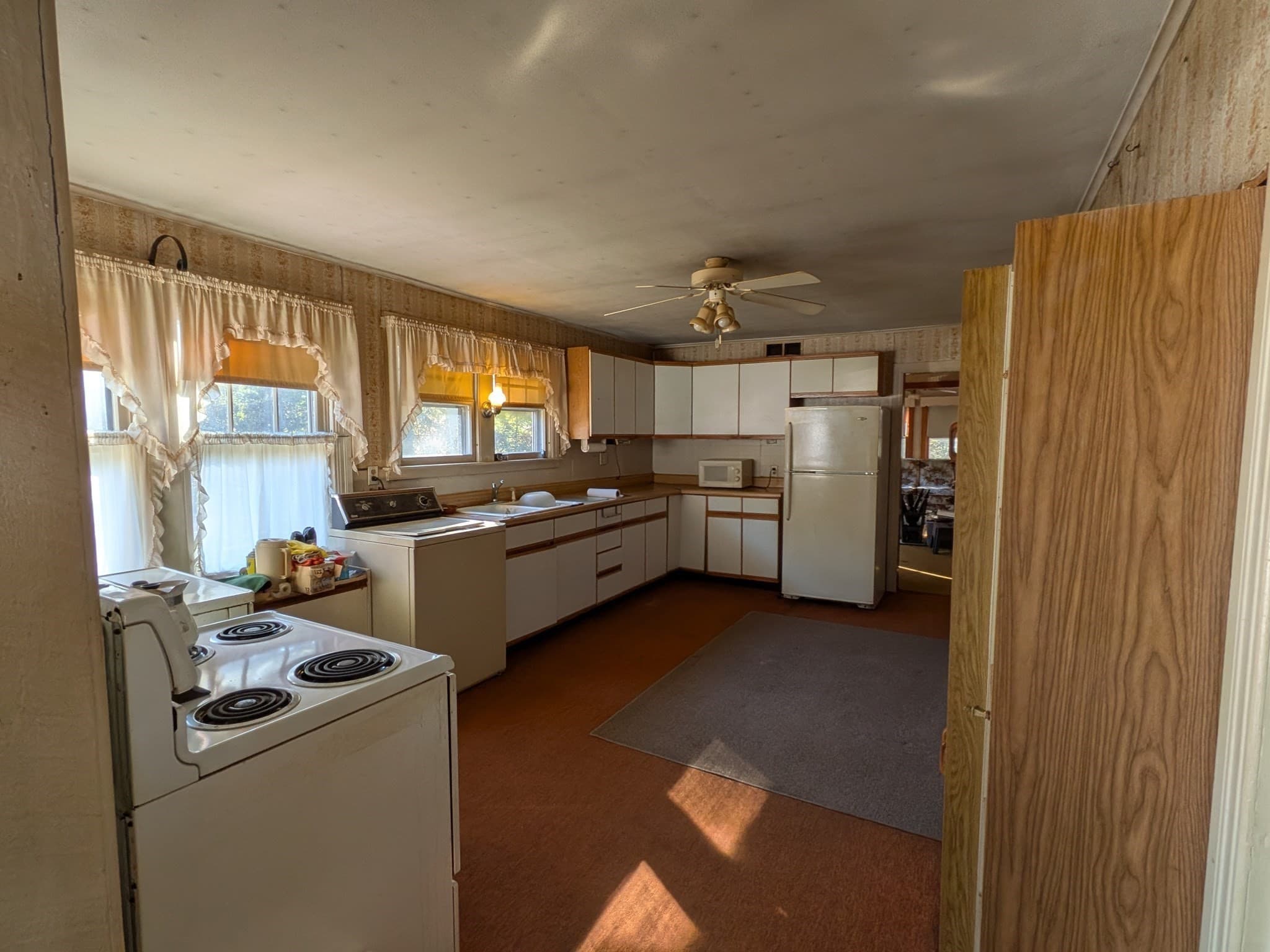 Single Family Residence at 702 Belchertown Rd, Ware MA 01082, photo 9 of 34