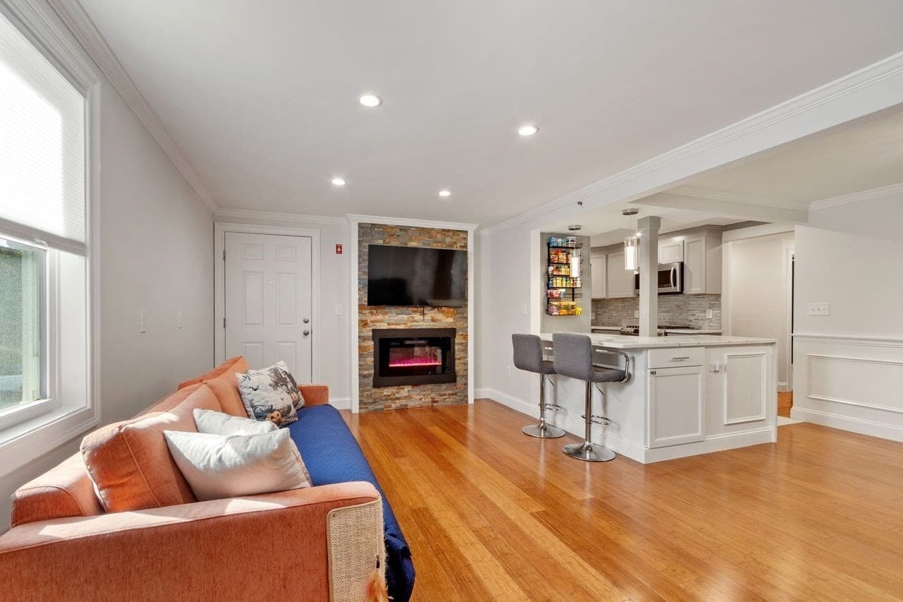 Condominium at 49 Lantern Ln # 8, Dracut MA 01826, photo 3 of 36
