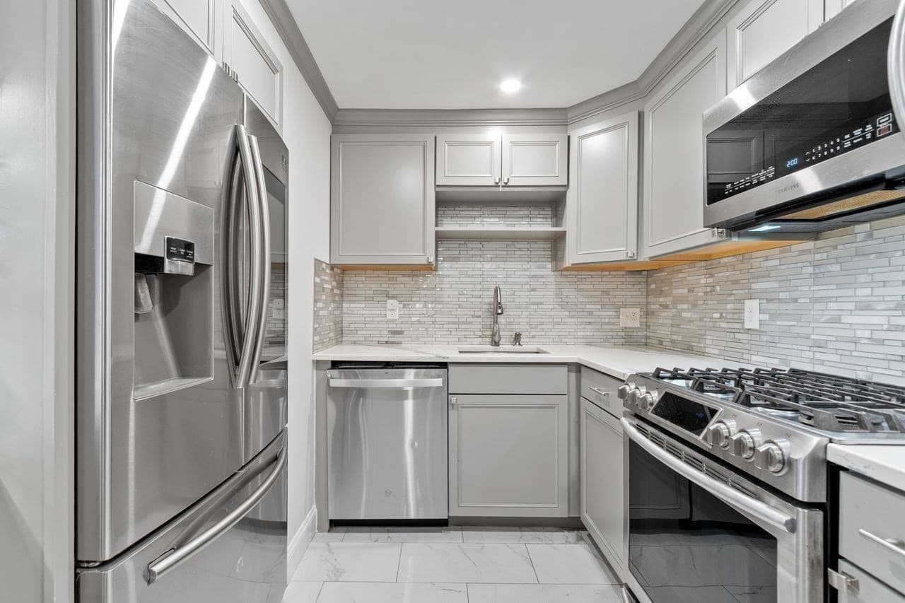 Condominium at 49 Lantern Ln # 8, Dracut MA 01826, photo 11 of 36