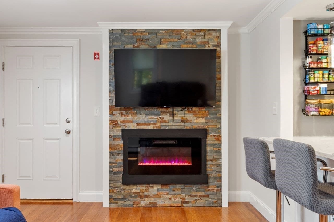 Condominium at 49 Lantern Ln # 8, Dracut MA 01826, photo 8 of 36