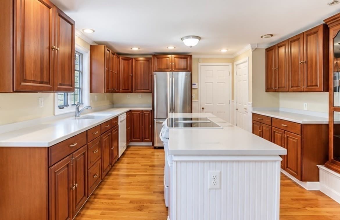 Single Family Residence at 2 Parsons Ln, Manchester MA 01944, photo 2 of 18