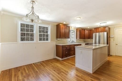 Single Family Residence at 2 Parsons Ln, Manchester MA 01944, photo 6 of 18