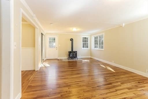Single Family Residence at 2 Parsons Ln, Manchester MA 01944, photo 9 of 18