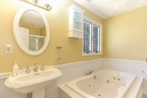Single Family Residence at 2 Parsons Ln, Manchester MA 01944, photo 14 of 18