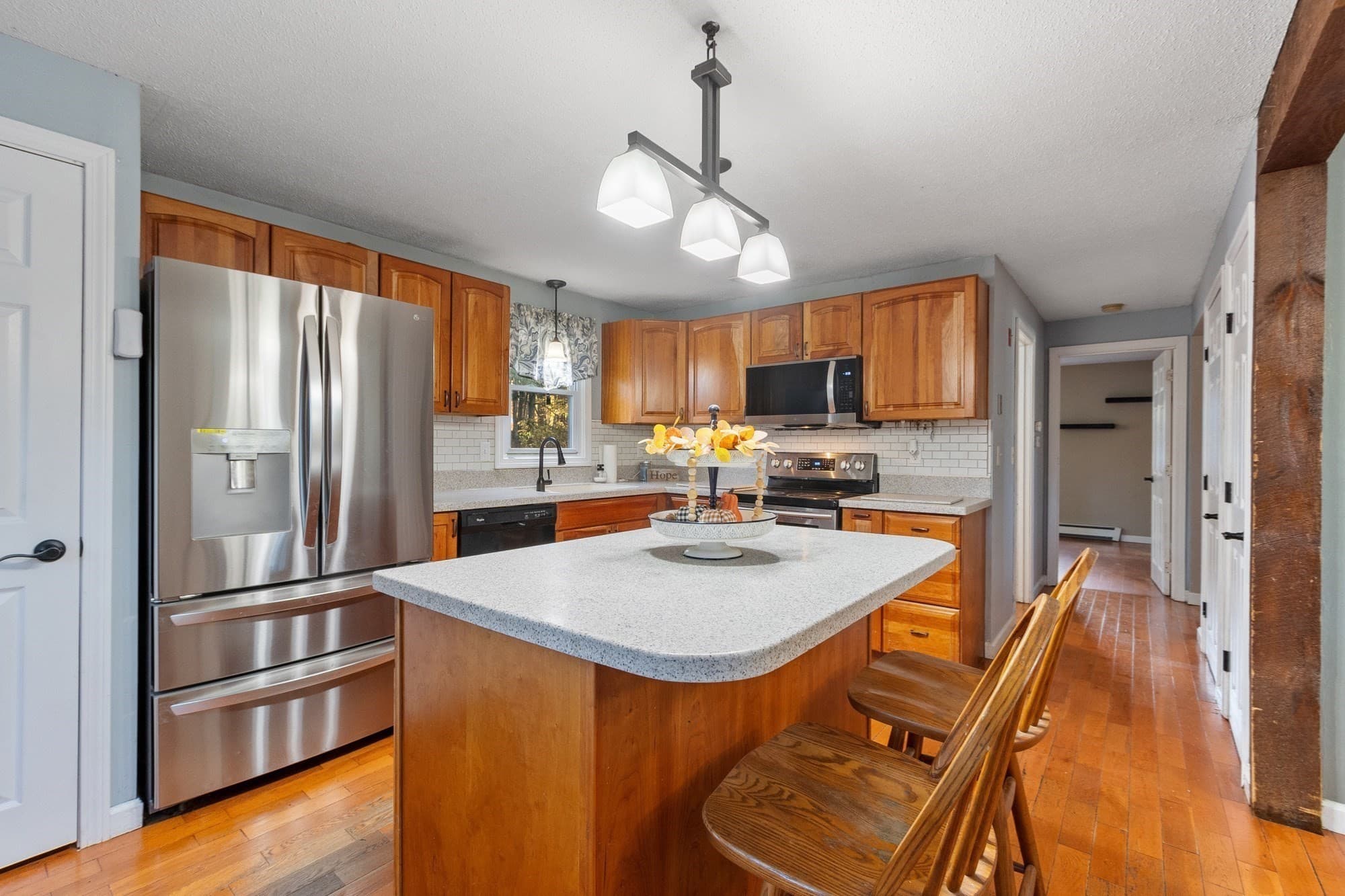 Single Family Residence at 128 Birchcroft Rd, Leominster MA 01453, photo 10 of 37
