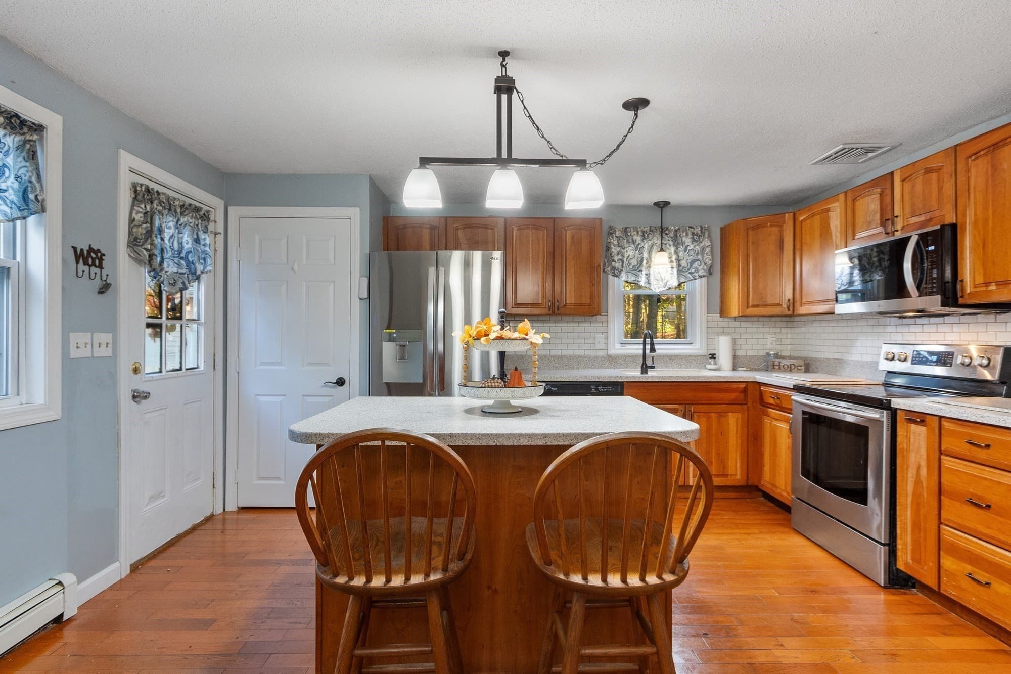 Single Family Residence at 128 Birchcroft Rd, Leominster MA 01453, photo 8 of 37