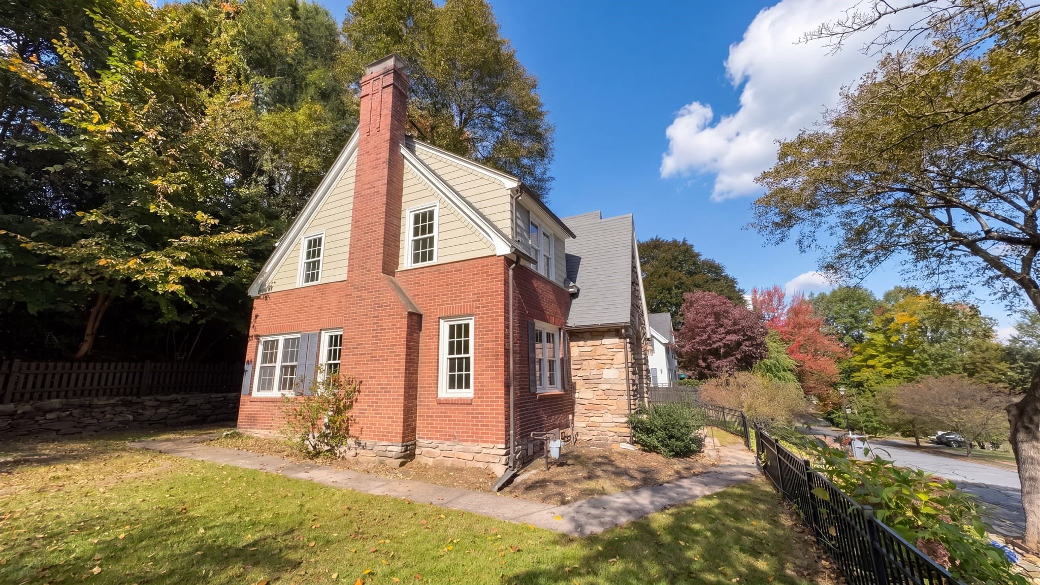 Single Family Residence at 37 Otsego Rd, Worcester MA 01609, photo 37 of 40
