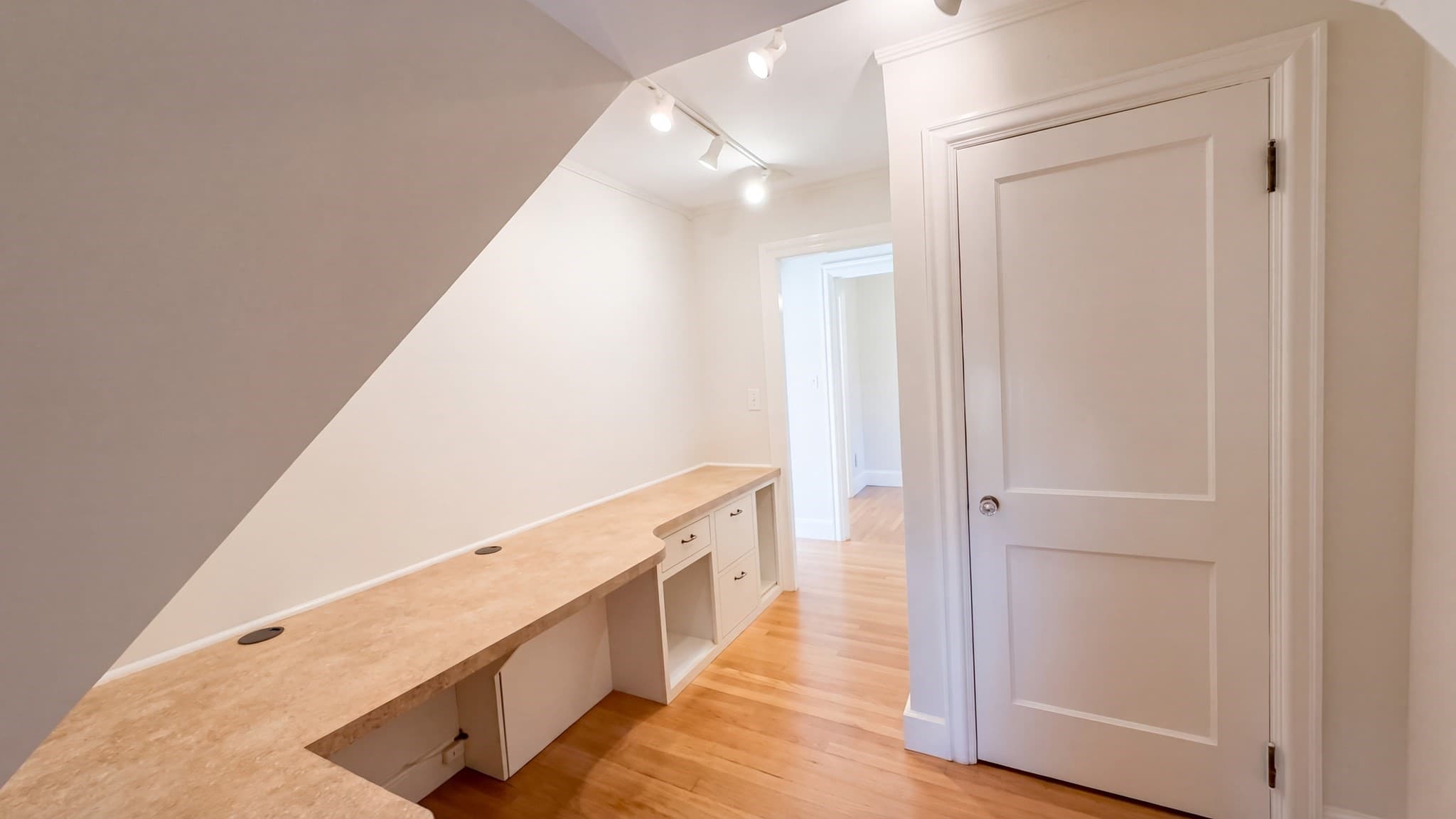 Single Family Residence at 37 Otsego Rd, Worcester MA 01609, photo 25 of 40