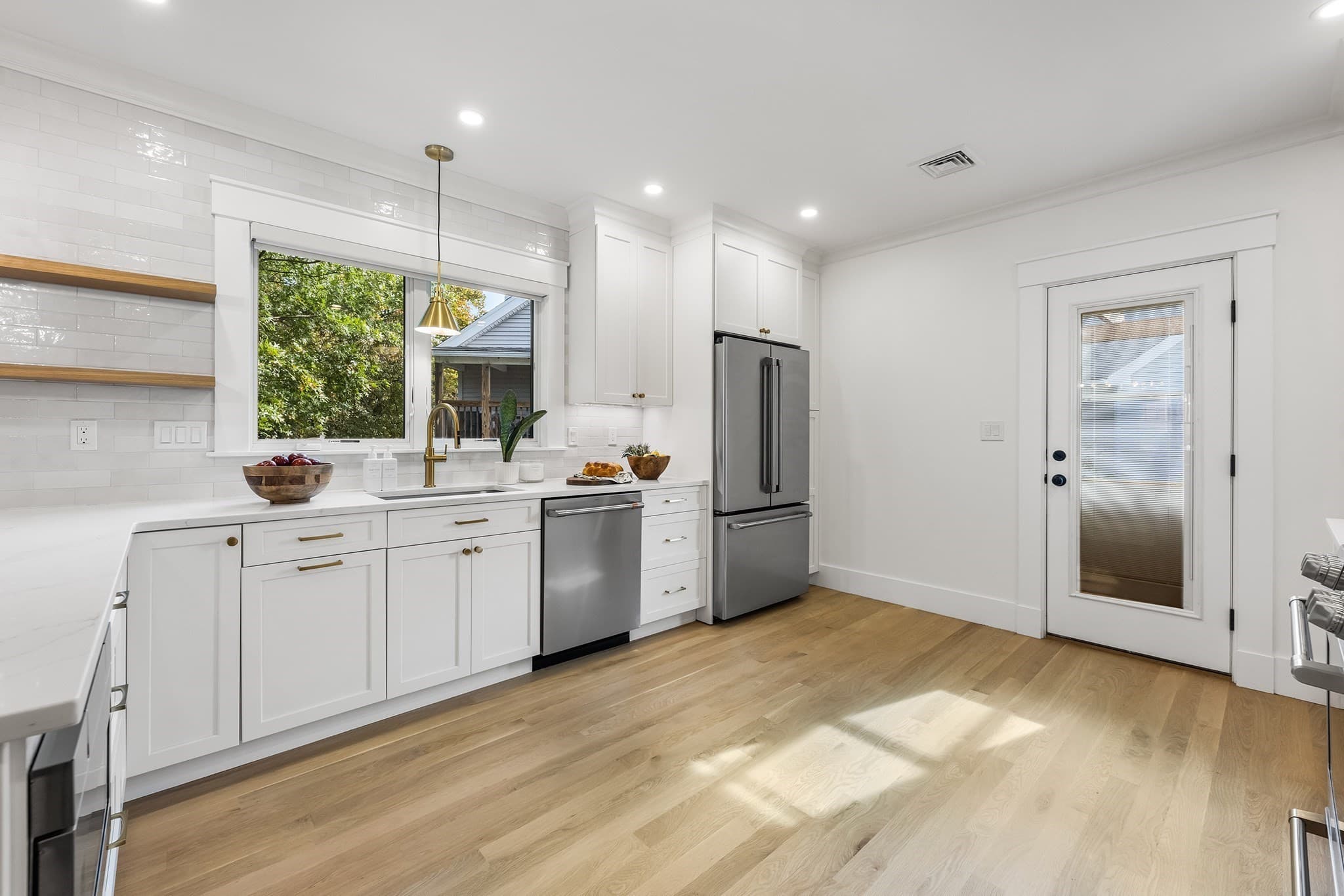 Single Family Residence at 437 Mount Auburn St, Watertown MA 02472, photo 11 of 42