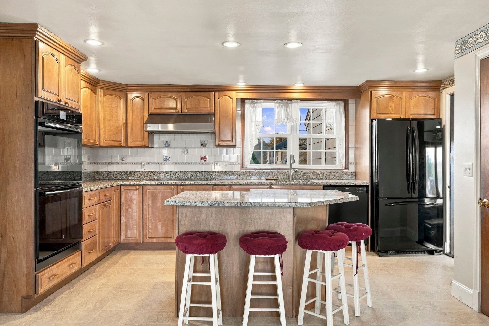 Single Family Residence at 24 Overlook Ave, Beverly MA 01915, photo 6 of 31
