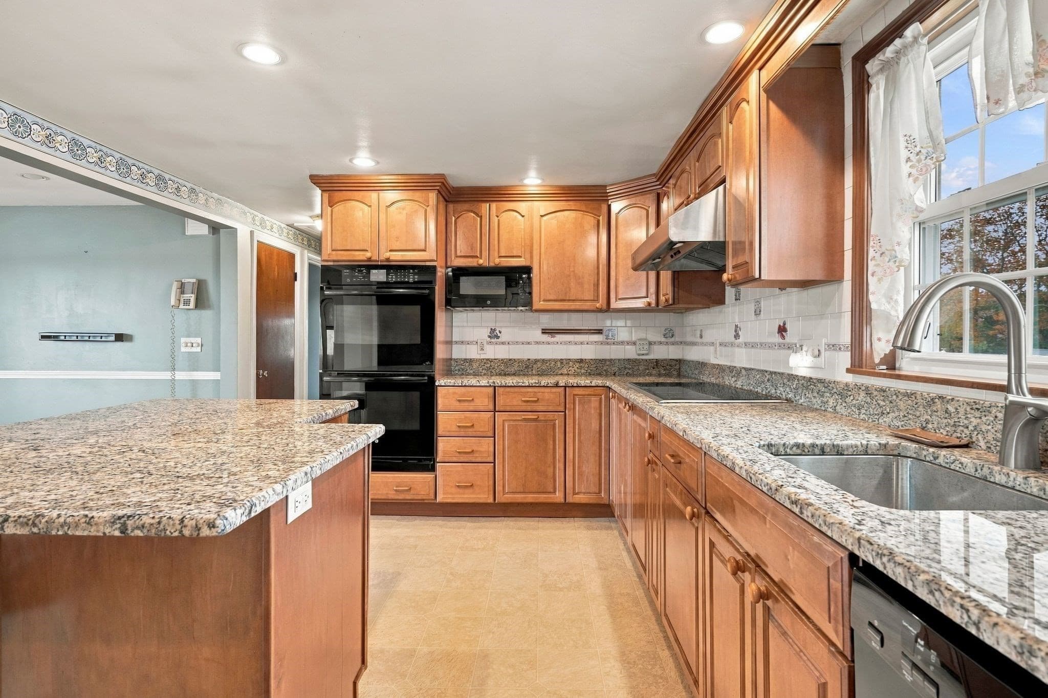 Single Family Residence at 24 Overlook Ave, Beverly MA 01915, photo 5 of 31