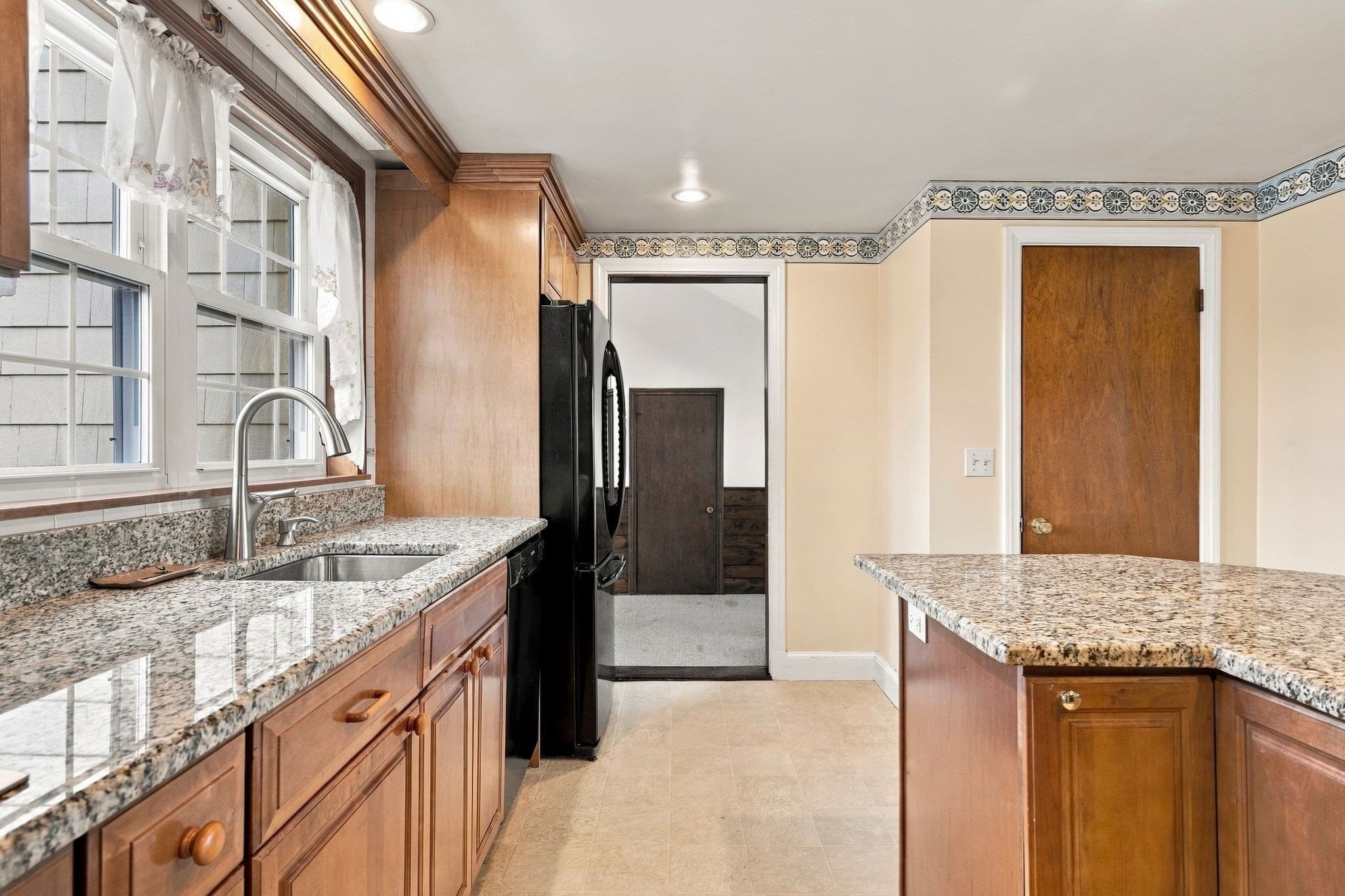 Single Family Residence at 24 Overlook Ave, Beverly MA 01915, photo 9 of 31