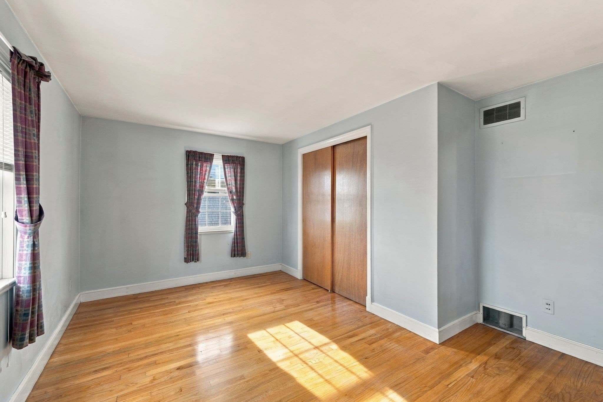 Single Family Residence at 24 Overlook Ave, Beverly MA 01915, photo 15 of 31