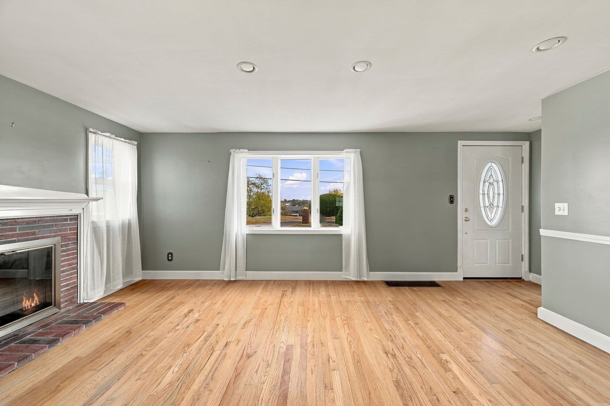 Single Family Residence at 24 Overlook Ave, Beverly MA 01915, photo 8 of 31