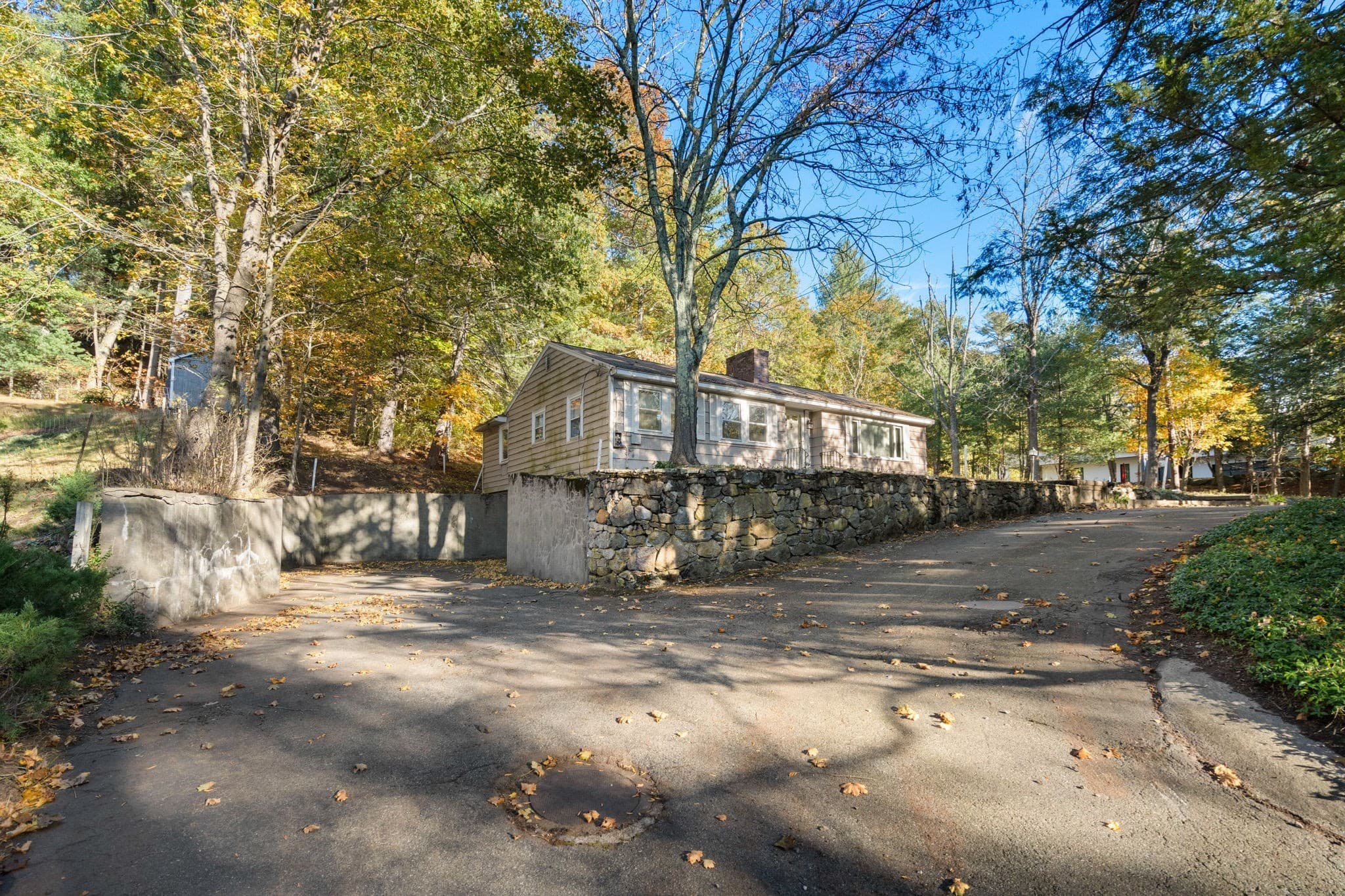 Single Family Residence at 6 Overlook Dr, Weston MA 02493, photo 3 of 13
