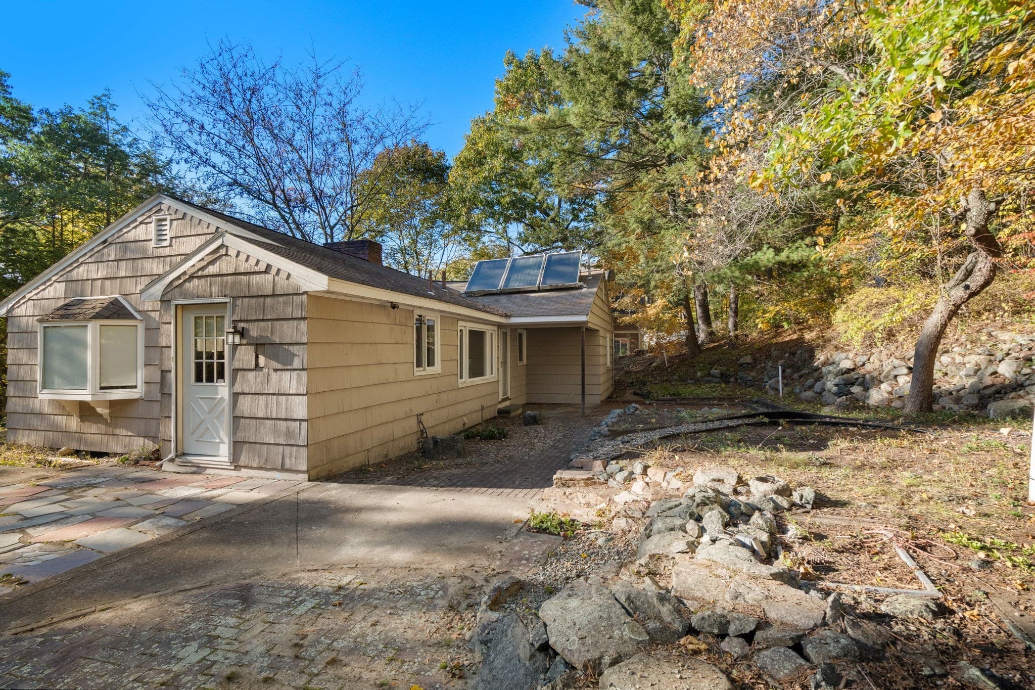 Residential at 6 Overlook Dr, Weston MA 02493, photo 5 of 13