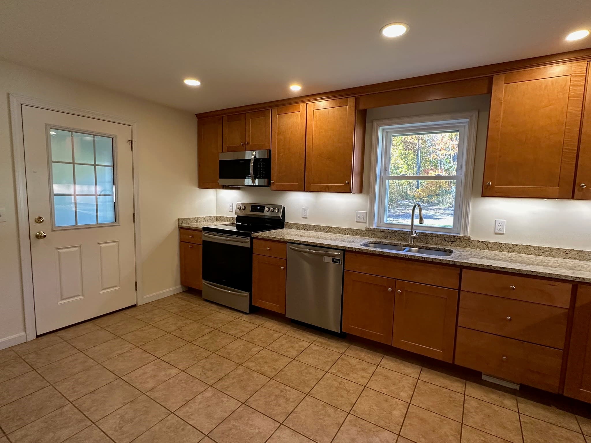 Single Family Residence at 43 Billings Rd, Fitchburg MA 01420, photo 5 of 35
