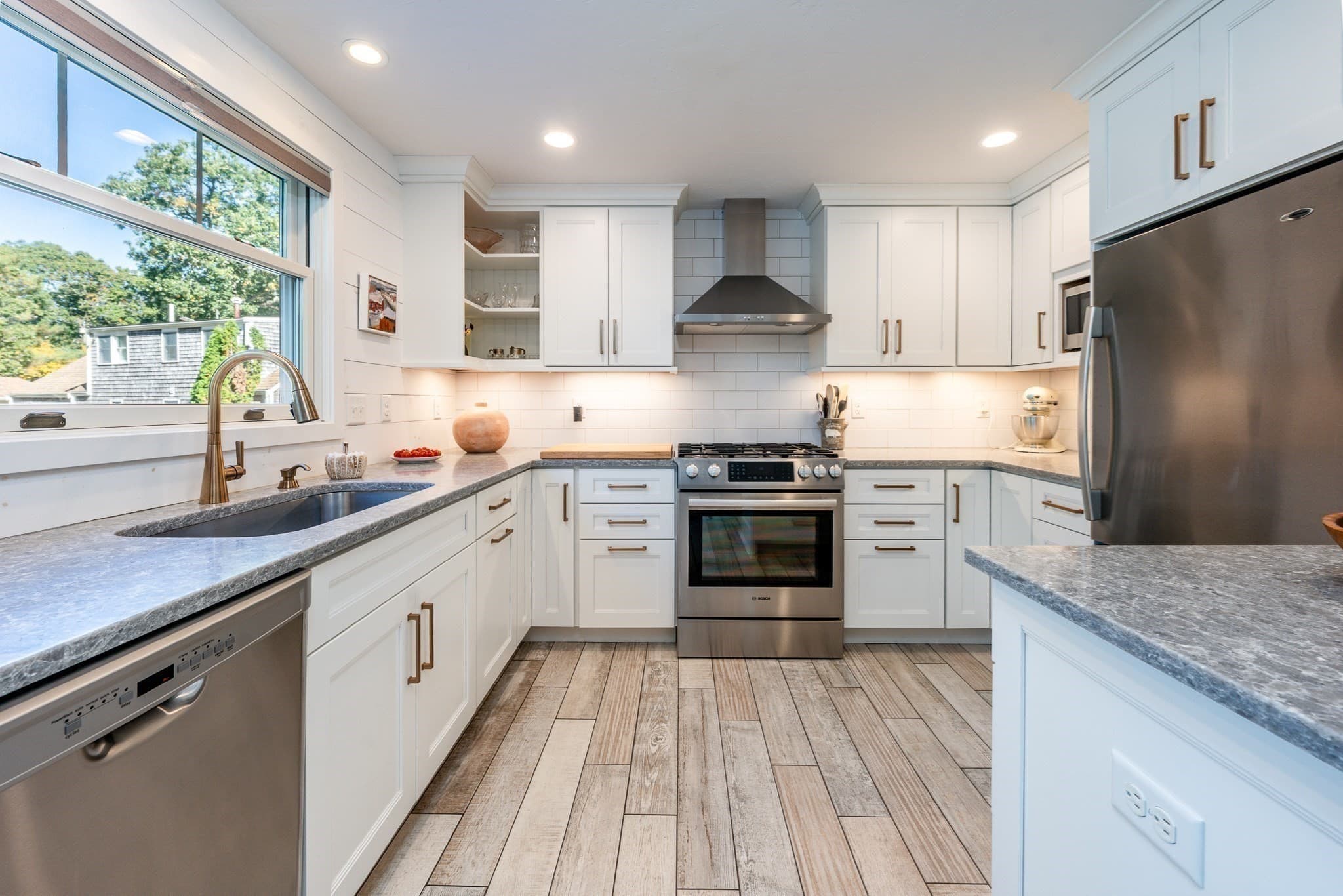 Single Family Residence at 60 Shorewood Dr, Mashpee MA 02649, photo 6 of 39