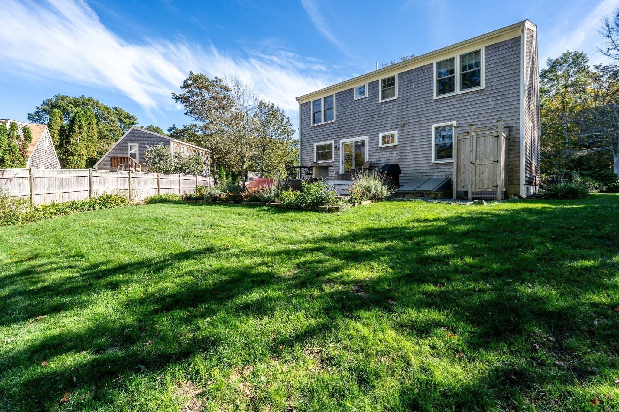 Single Family Residence at 60 Shorewood Dr, Mashpee MA 02649, photo 5 of 39