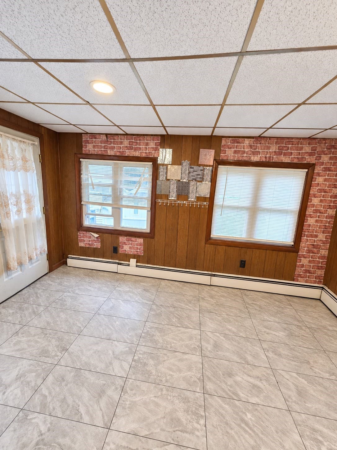Single Family Residence at 21 Greenwood St, Worcester MA 01607, photo 10 of 15