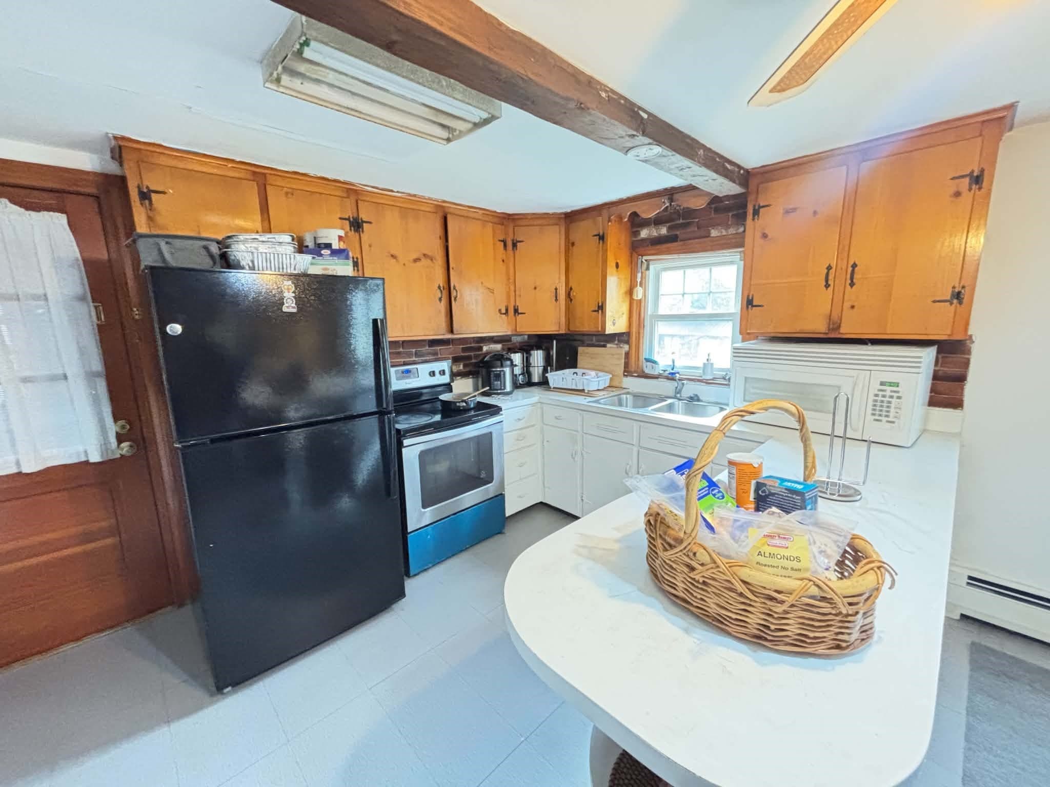 Single Family Residence at 251 Primrose Hill Rd, Dracut MA 01826, photo 3 of 11