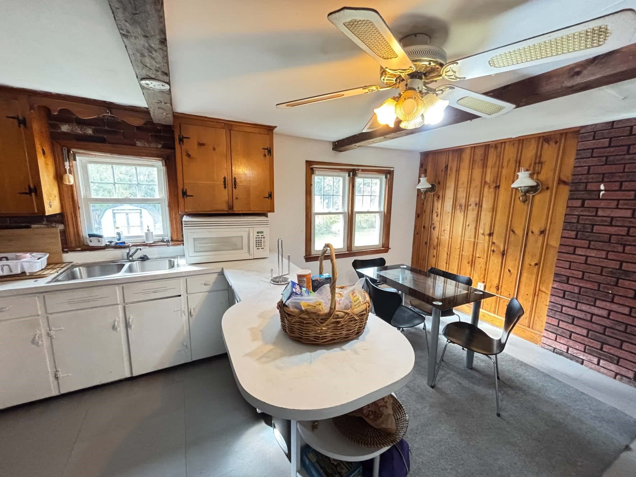 Single Family Residence at 251 Primrose Hill Rd, Dracut MA 01826, photo 4 of 11