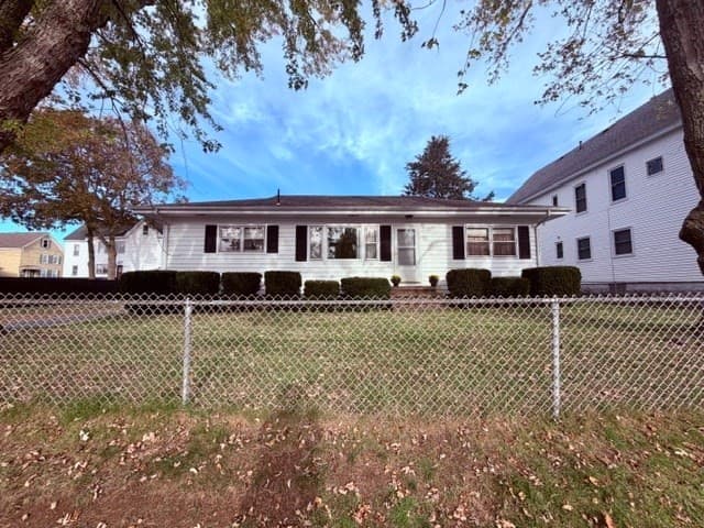 112 Fisher St, Lowell MA 01850