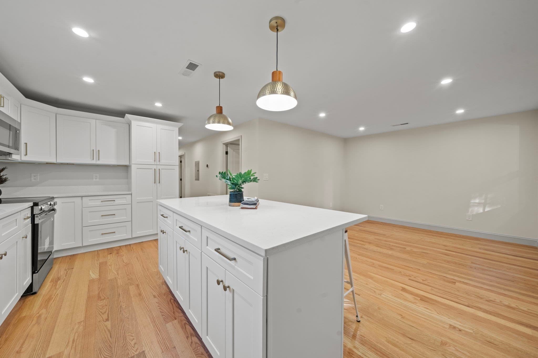 3 Family at 253 Main St, Amesbury MA 01913, photo 23 of 40