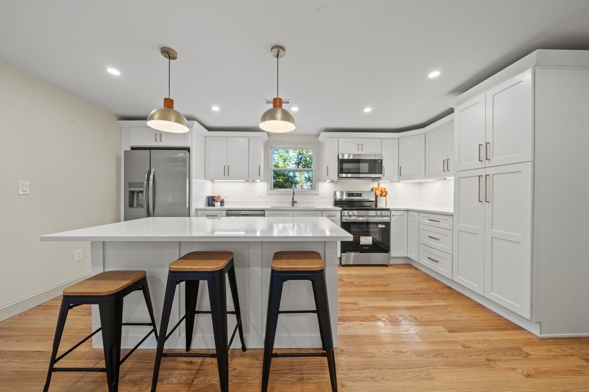 3 Family at 253 Main St, Amesbury MA 01913, photo 7 of 40