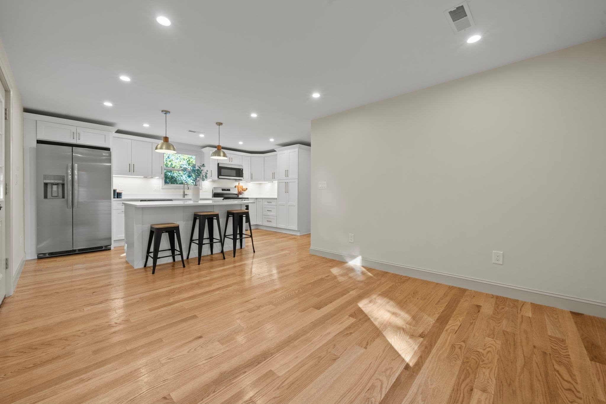 3 Family at 253 Main St, Amesbury MA 01913, photo 5 of 40
