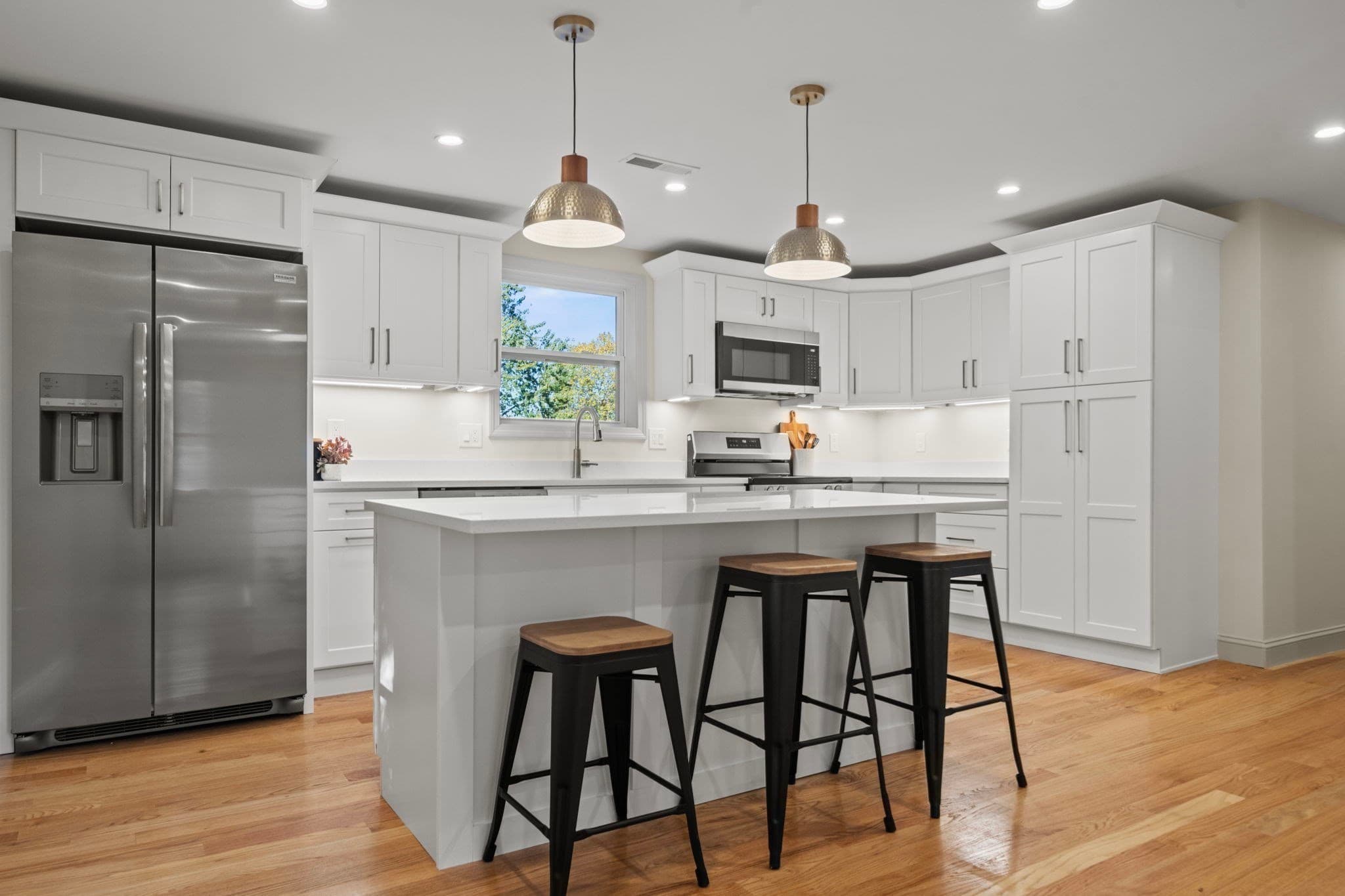 3 Family at 253 Main St, Amesbury MA 01913, photo 4 of 40