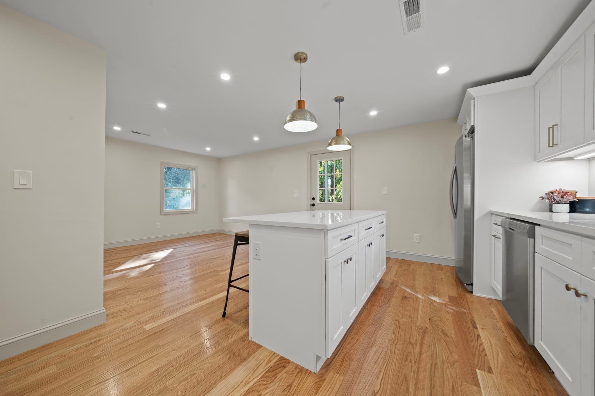 3 Family at 253 Main St, Amesbury MA 01913, photo 8 of 40
