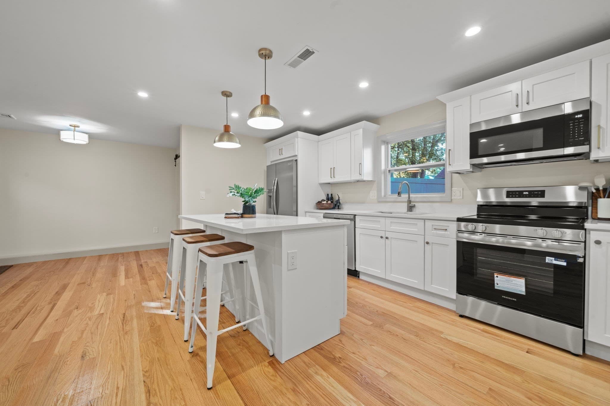 3 Family at 253 Main St, Amesbury MA 01913, photo 21 of 40