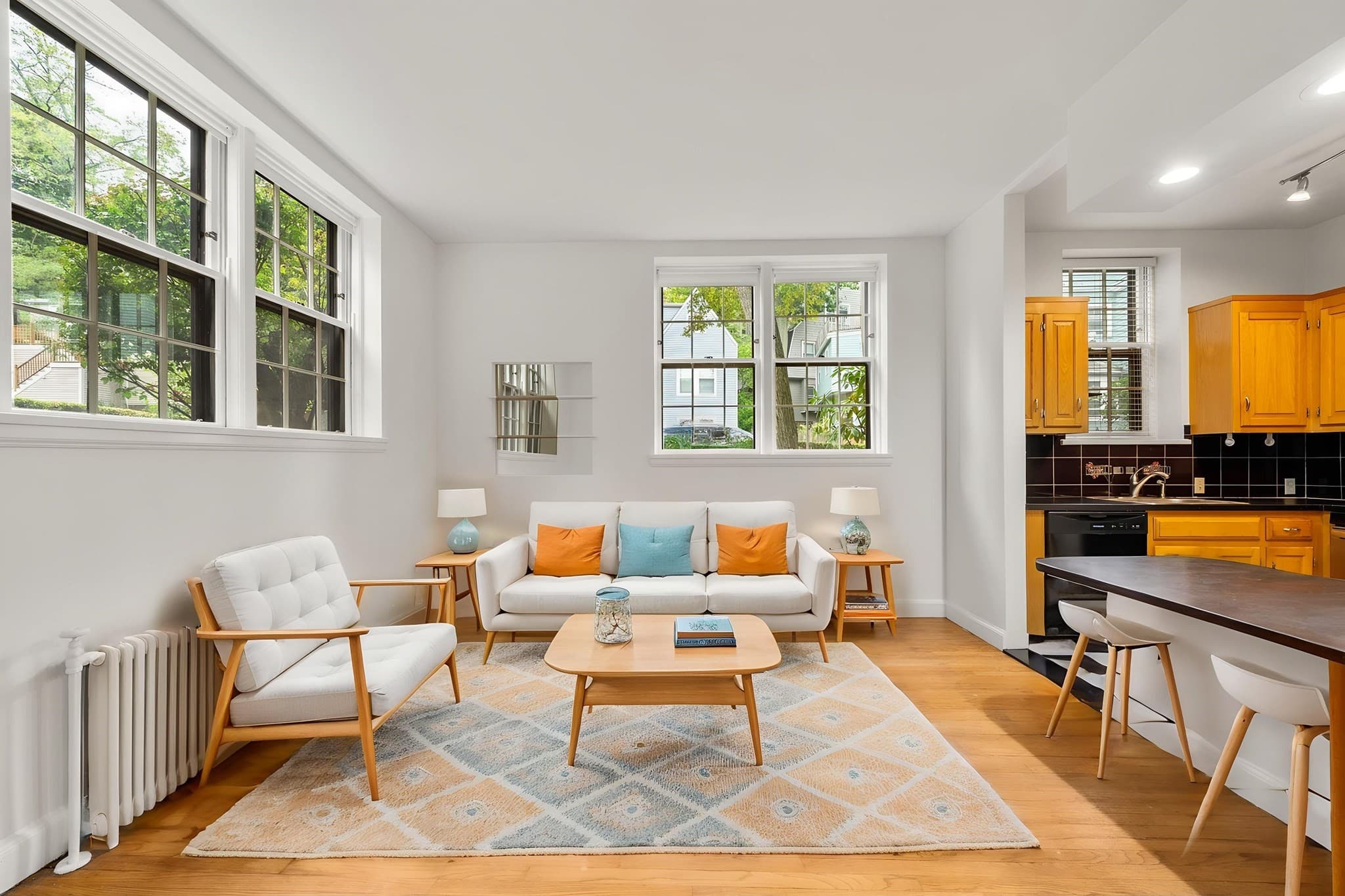 4 Kilsyth # 11, Boston MA 02135