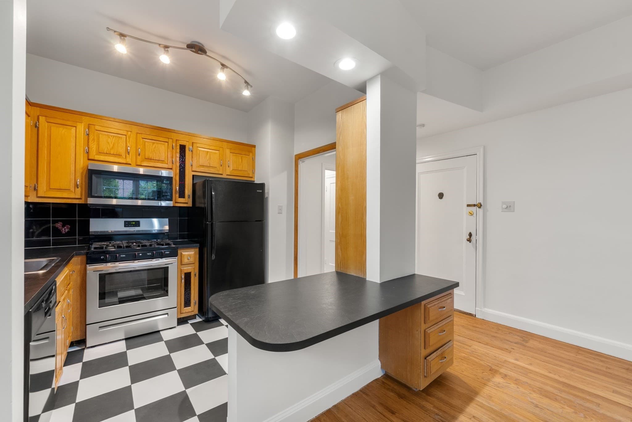 Condominium at 4 Kilsyth # 11, Boston MA 02135, photo 4 of 11