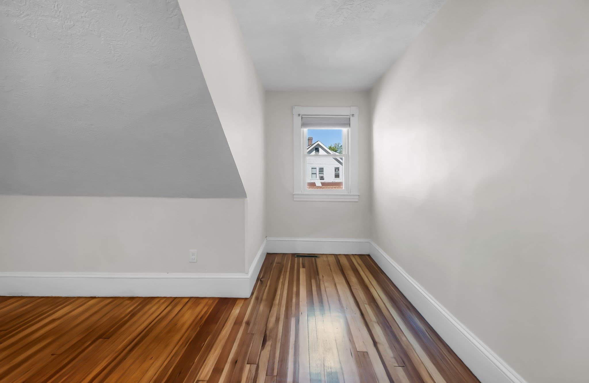 Single Family Residence at 775 White St, Springfield MA 01108, photo 20 of 40