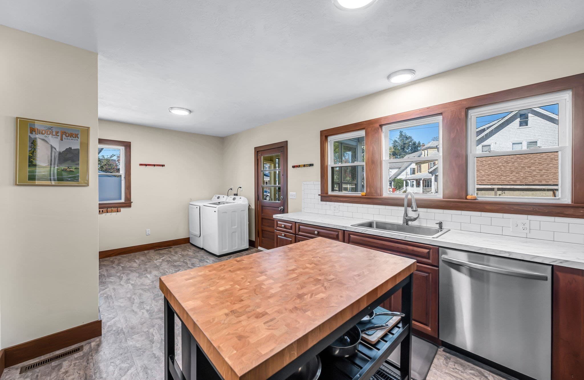 Single Family Residence at 775 White St, Springfield MA 01108, photo 9 of 40