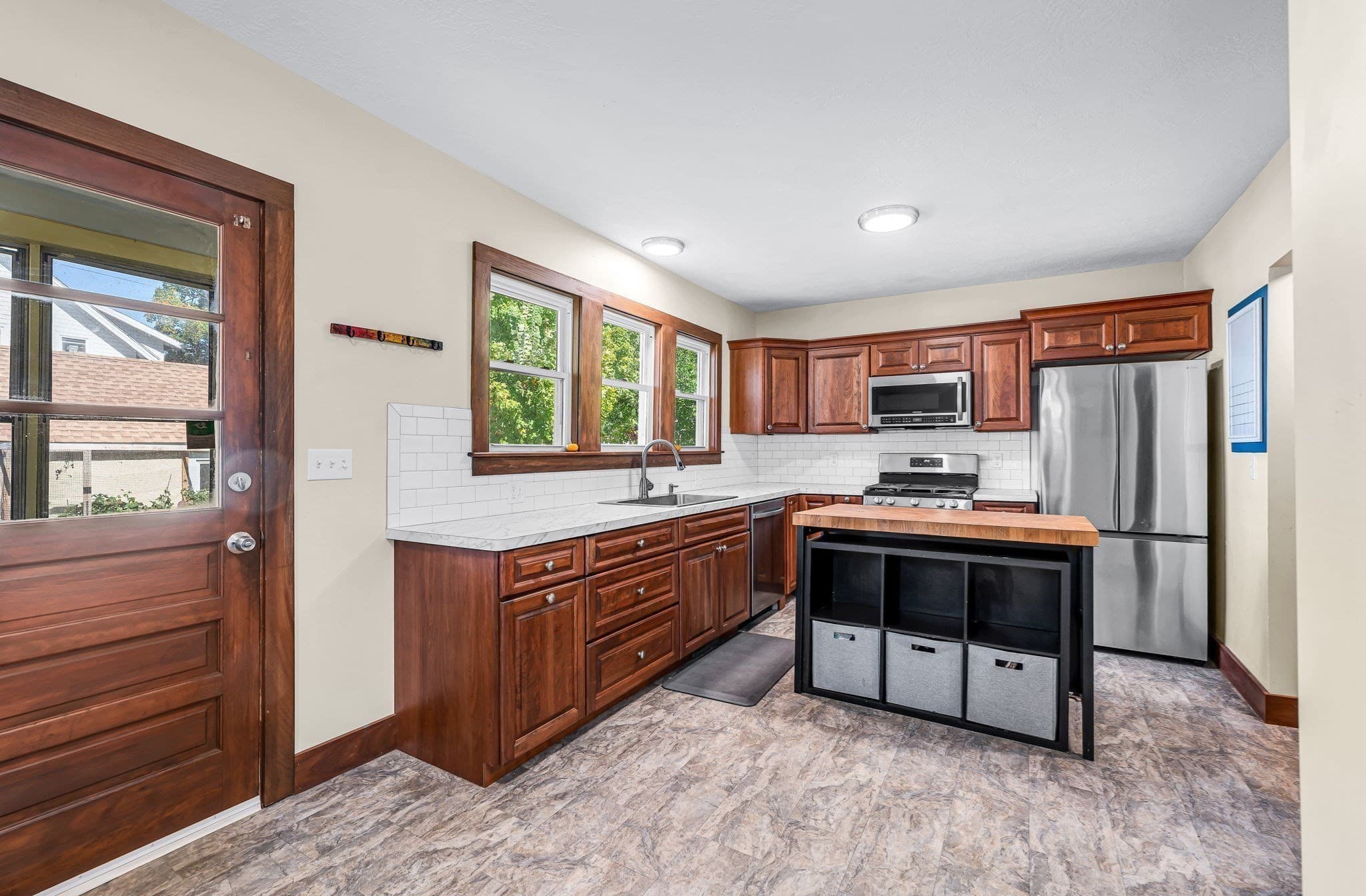 Single Family Residence at 775 White St, Springfield MA 01108, photo 10 of 40