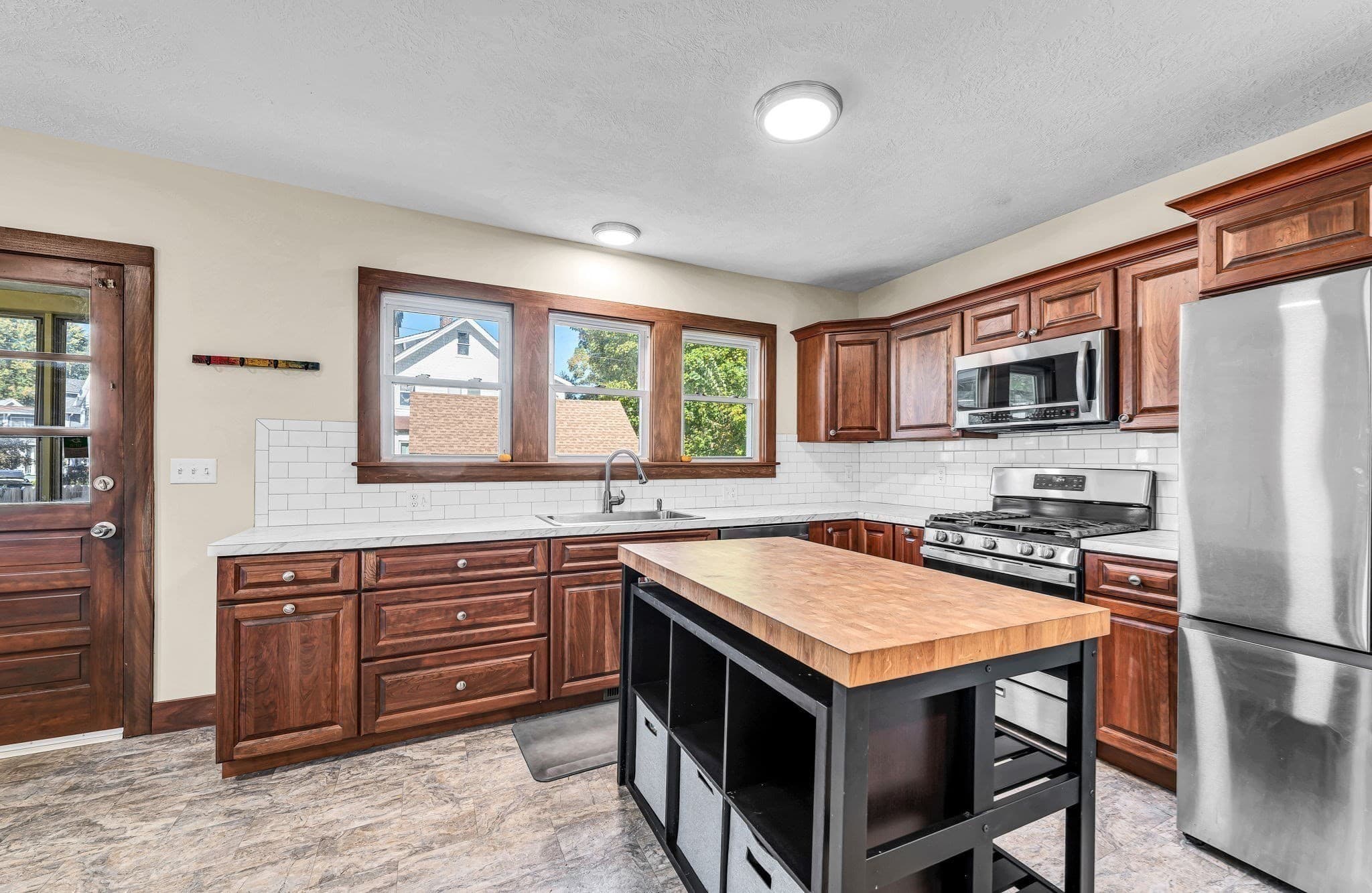 Single Family Residence at 775 White St, Springfield MA 01108, photo 11 of 40