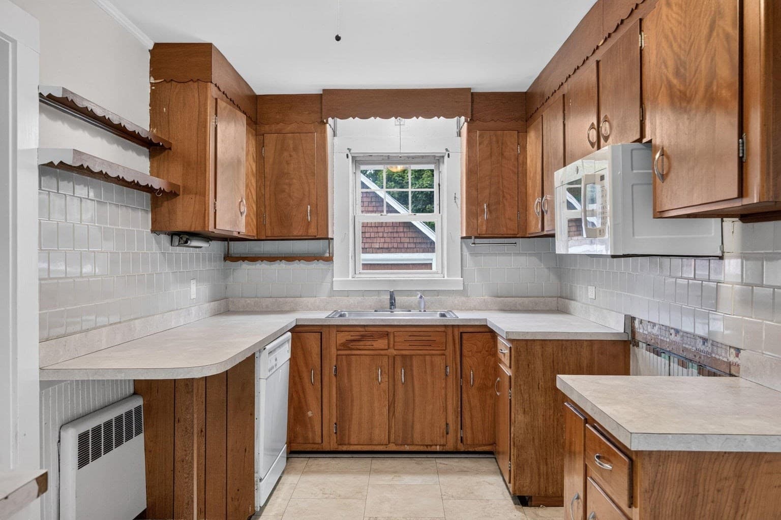 Single Family Residence at 196 Sisson Rd, Harwich MA 02645, photo 8 of 20