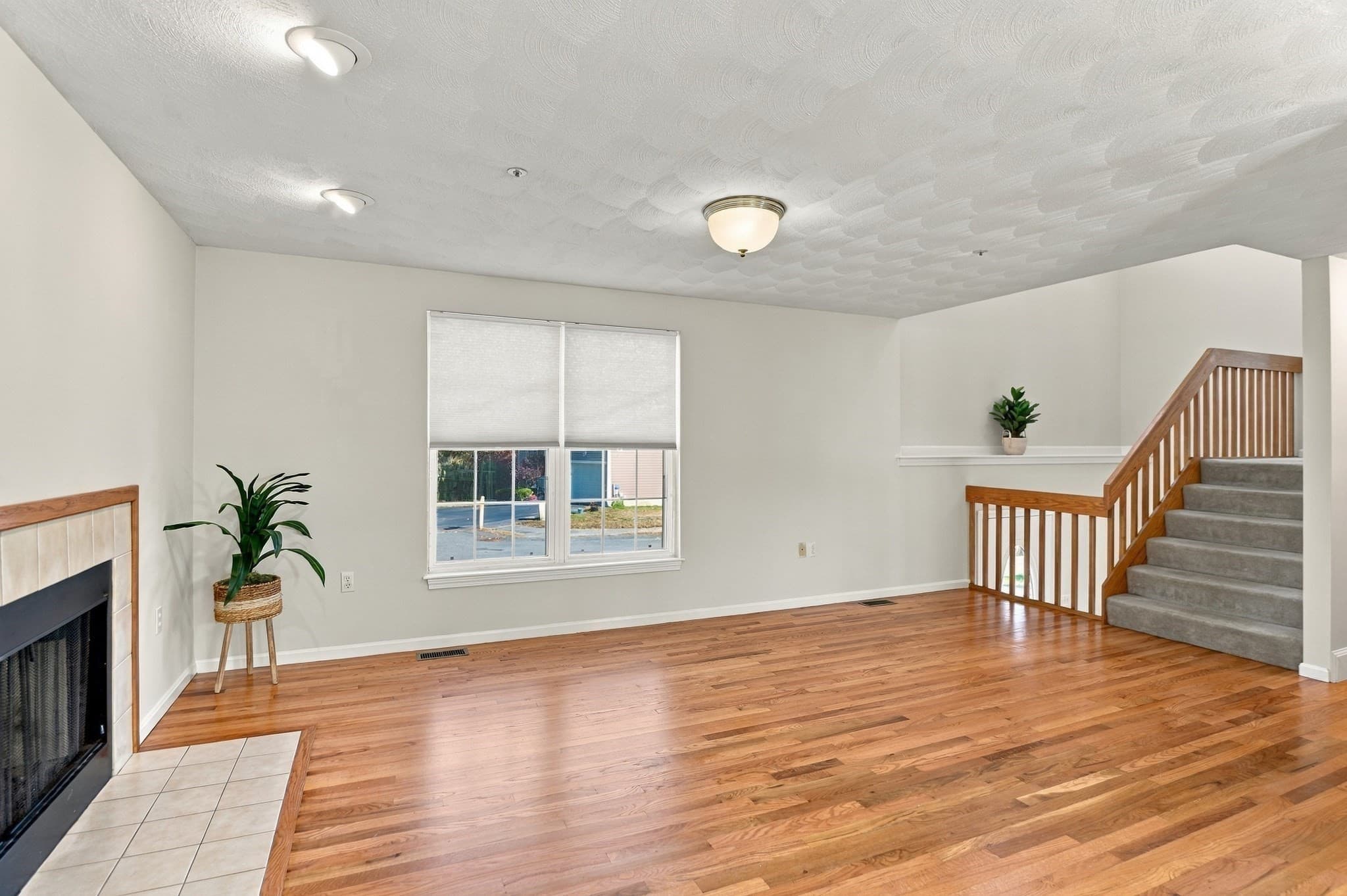 Single Family Residence at 23 Nadine Ln, North Andover MA 01845, photo 6 of 38