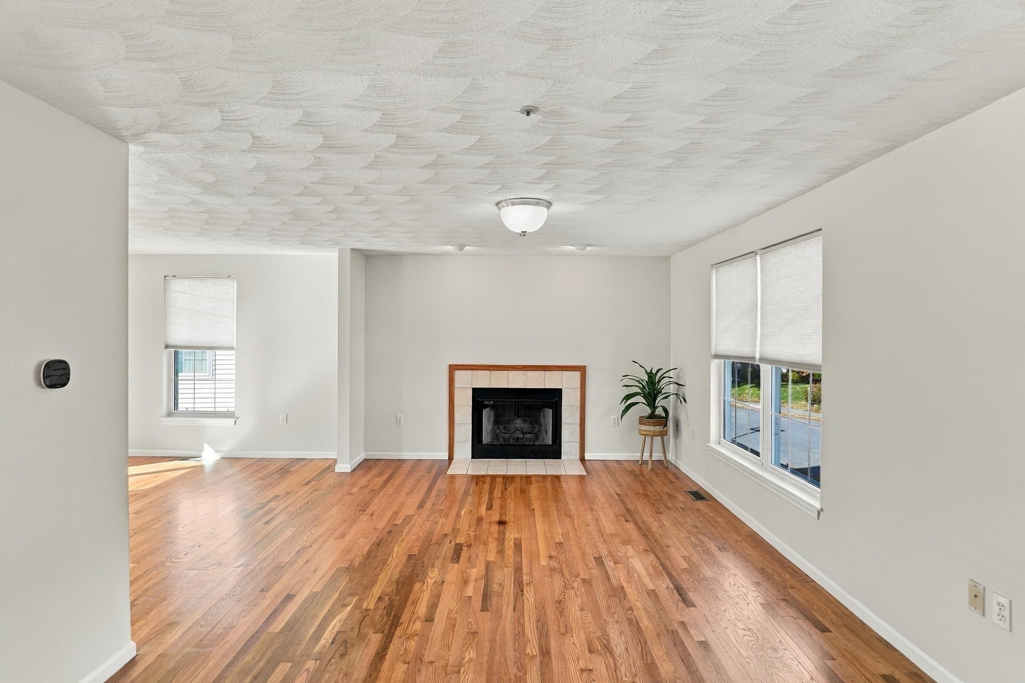 Single Family Residence at 23 Nadine Ln, North Andover MA 01845, photo 5 of 38