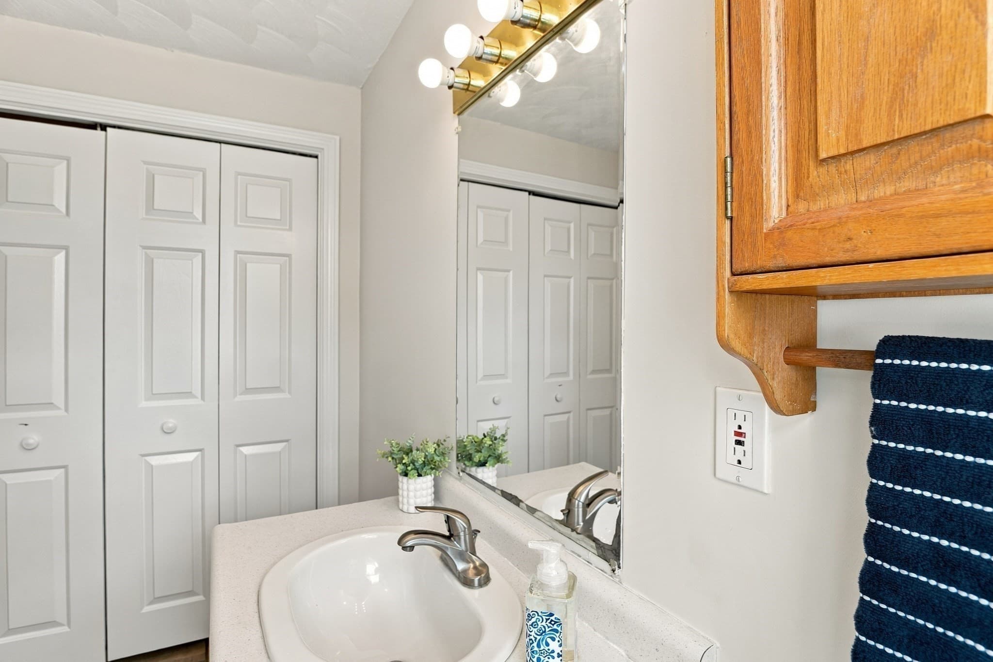 Single Family Residence at 23 Nadine Ln, North Andover MA 01845, photo 15 of 38