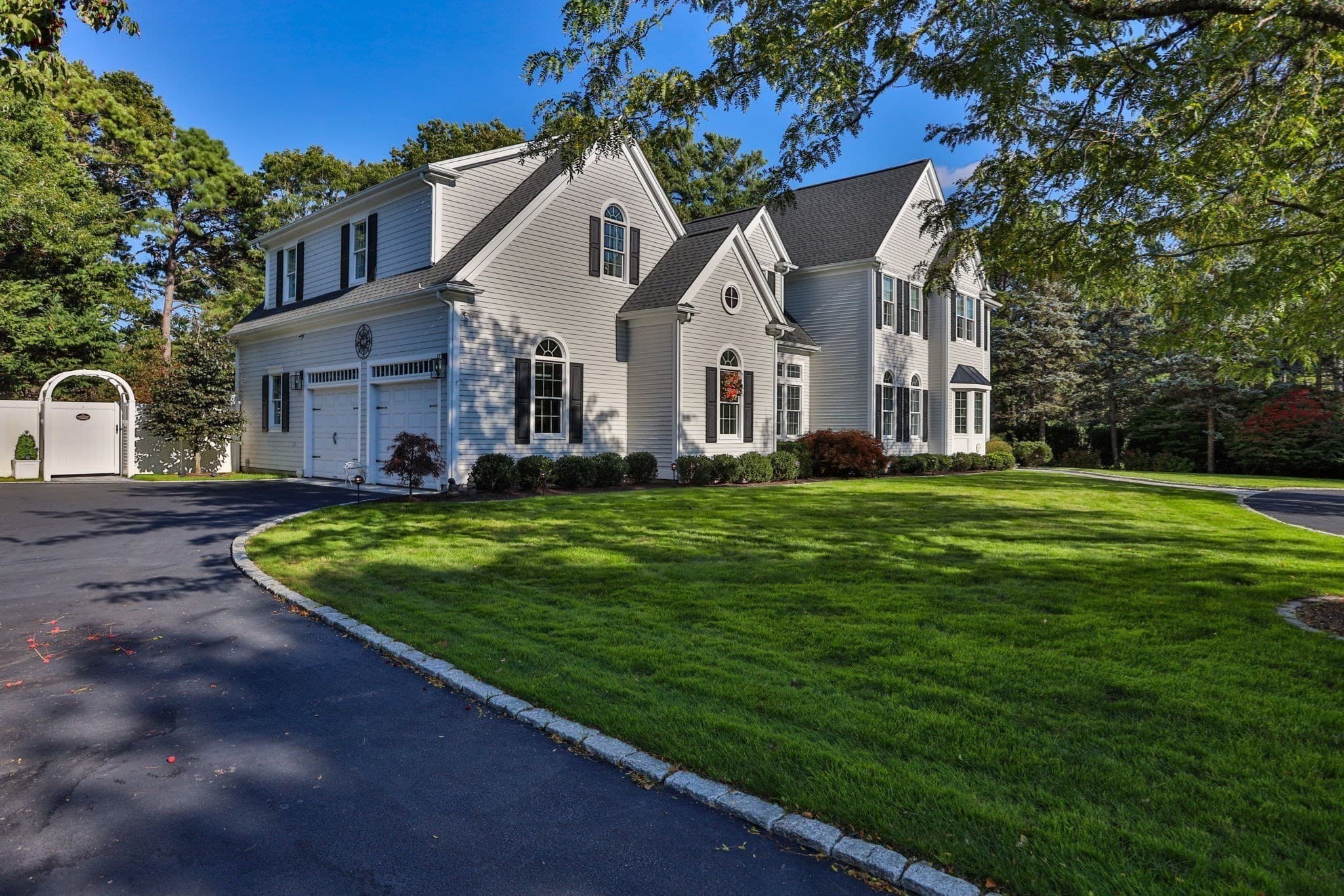 Single Family Residence at 13 N Glen Dr., Mashpee MA 02649, photo 4 of 42